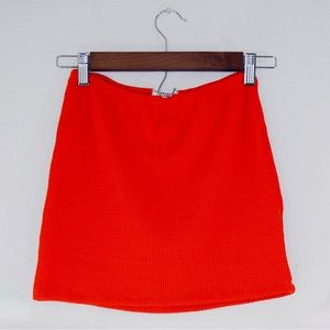 Good American Always Fits Mini Skirt, (bright poppy) Red, Size 1/2 (small)